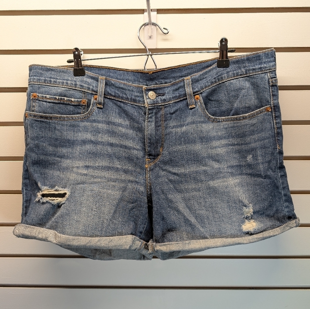 Levi's Women's Medium Wash Denim Rolled Hem Distressed Jean Short Size 33